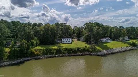 10409 Rainbow Rd, Carrollton, VA 23314