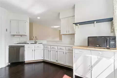 Kitchen - 113 Boeing Ave, Hampton, VA 23669 photo 3 of 4