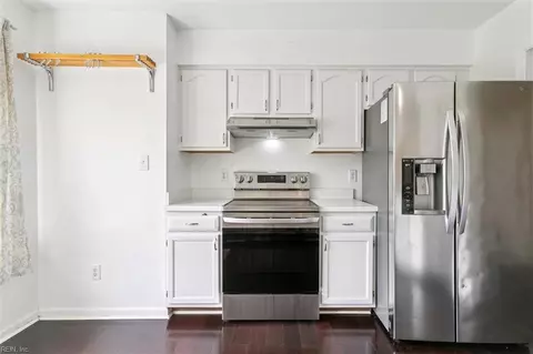 Kitchen - 113 Boeing Ave, Hampton, VA 23669 photo 2 of 4