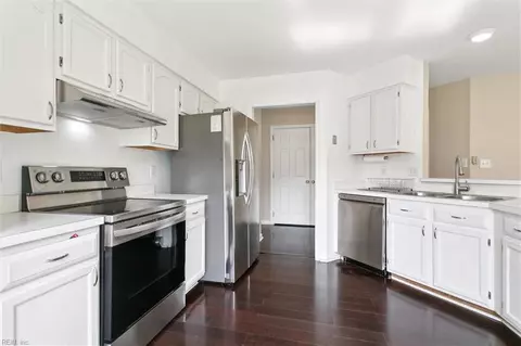 Kitchen - 113 Boeing Ave, Hampton, VA 23669 photo 4 of 4