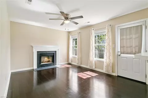 Living - 113 Boeing Ave, Hampton, VA 23669 photo 2 of 5
