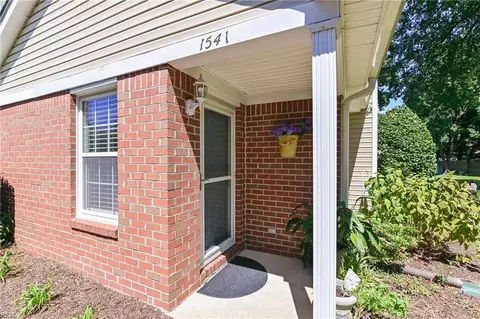 1541 Orchard Grove Dr, Chesapeake, VA 23320