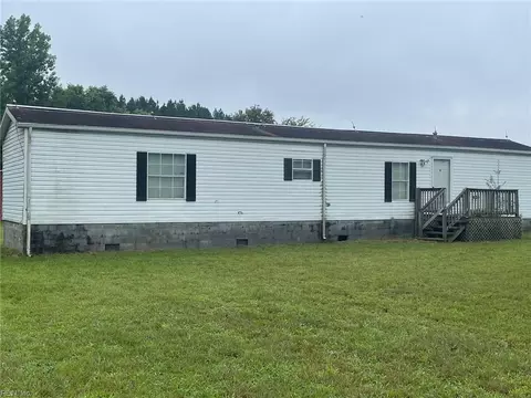 26410 Peters Bridge Rd, Courtland, VA 23837