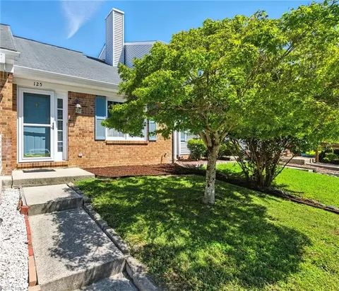 125 Briarwood Pl, Yorktown, VA 23692