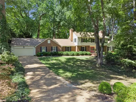 7 Woodlake Cir, Newport News, VA 23606