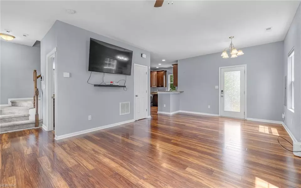 Living - 202 Patrick St, Norfolk, VA 23523 photo 11 of 13