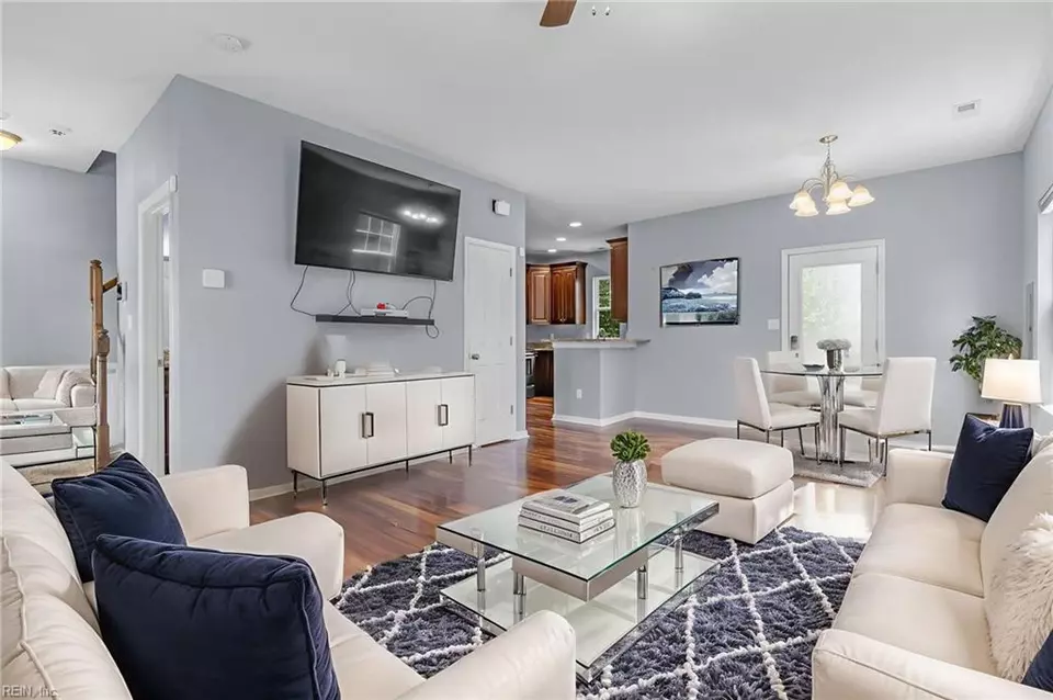 Living - 202 Patrick St, Norfolk, VA 23523 photo 12 of 13