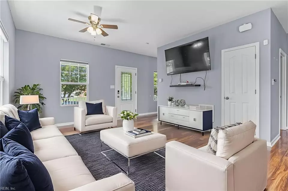 Living - 202 Patrick St, Norfolk, VA 23523 photo 10 of 13