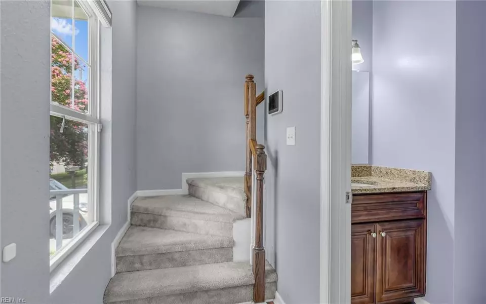 Entry Way - 202 Patrick St, Norfolk, VA 23523 photo 2 of 4