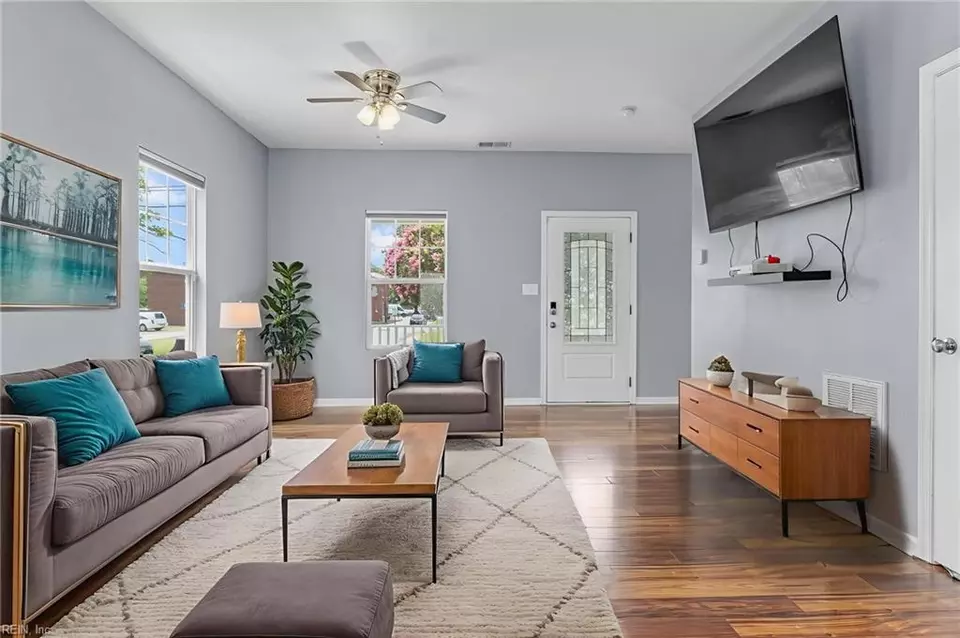 Living - 202 Patrick St, Norfolk, VA 23523 photo 8 of 13