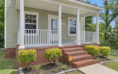 Exterior - 202 Patrick St, Norfolk, VA 23523 photo 1 of 8