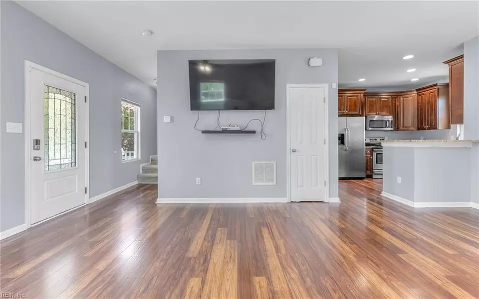 Living - 202 Patrick St, Norfolk, VA 23523 photo 4 of 13