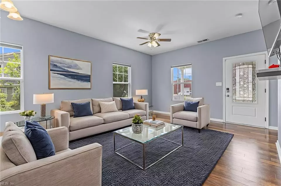 Living - 202 Patrick St, Norfolk, VA 23523 photo 6 of 13