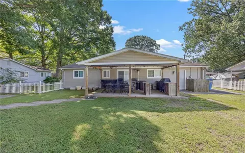 Exterior - 465 Lineberry Rd, Virginia Beach, VA 23452 photo 5 of 12