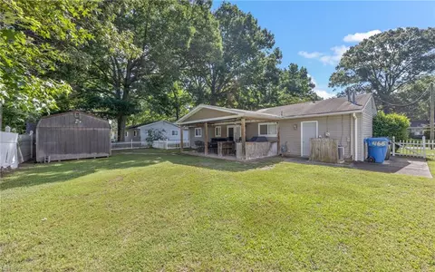 Exterior - 465 Lineberry Rd, Virginia Beach, VA 23452 photo 6 of 12