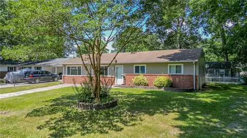 Exterior - 465 Lineberry Rd, Virginia Beach, VA 23452 photo 3 of 12