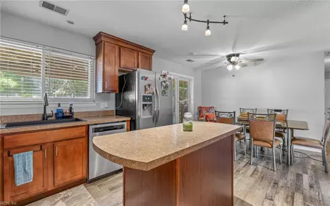 Kitchen - 465 Lineberry Rd, Virginia Beach, VA 23452 photo 4 of 4