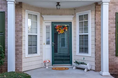 1484 Otterbourne Cir, Chesapeake, VA 23320