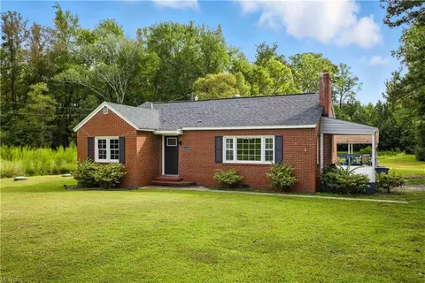 23329 Sunlight Dr, Courtland, VA 23837