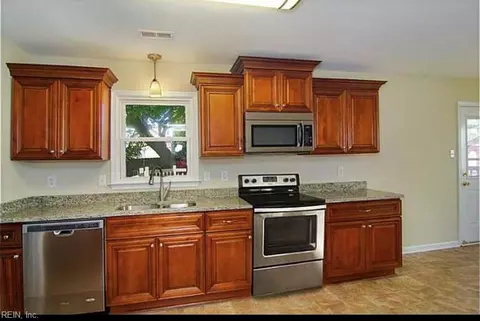 10 Eberly Terrace Ter, Hampton, VA 23669 photo 2
