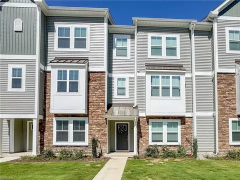 2022 Laycock Ln #101, Suffolk, VA 23435