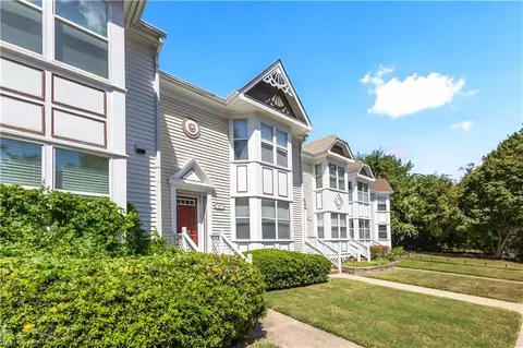 17 Palmerston Dr, Hampton, VA 23669