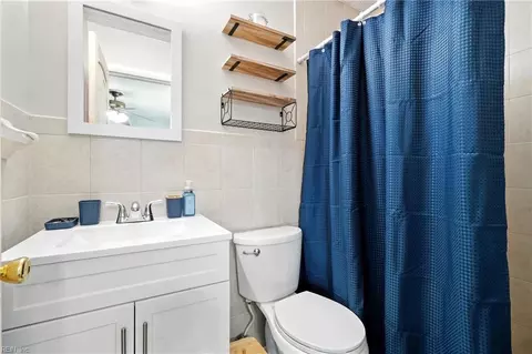 Bath - 525 Stockton St, Hampton, VA 23669 photo 3 of 3