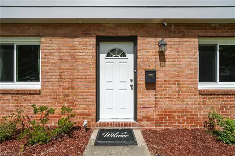Entry Way - 525 Stockton St, Hampton, VA 23669 photo 1 of 4