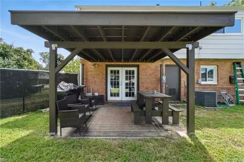 Exterior - 525 Stockton St, Hampton, VA 23669 photo 5 of 7