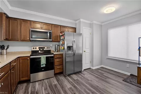 5645 Gates Landing Rd, Virginia Beach, VA 23464