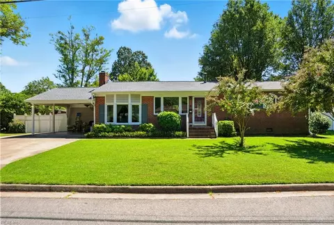 25 Carmel Ter, Hampton, VA 23666