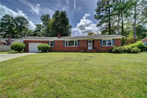 13 Fairway Dr, Portsmouth, VA 23701