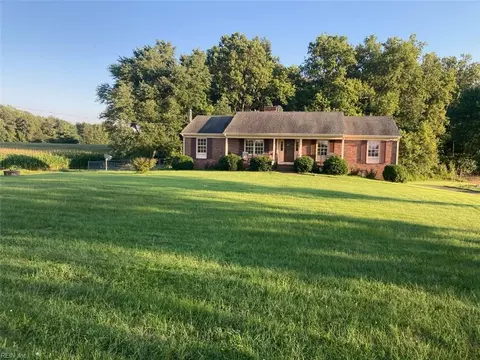 2290 King William Rd, Mangohick, VA 23069