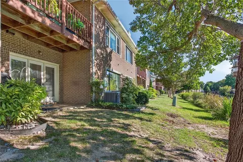 Exterior - 112 Mainsail Dr #16, Hampton, VA 23664 photo 3 of 5