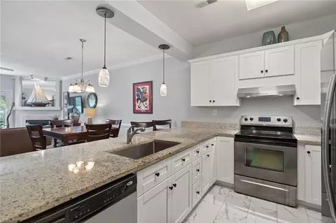 Kitchen - 112 Mainsail Dr #16, Hampton, VA 23664 photo 3 of 5
