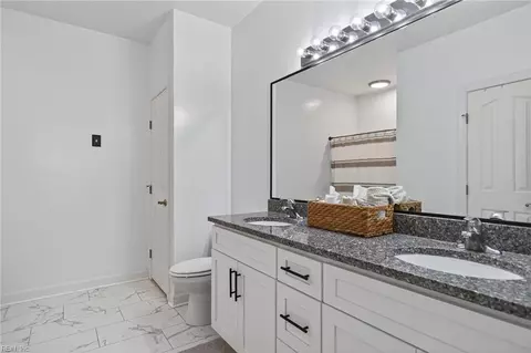 Bath - 112 Mainsail Dr #16, Hampton, VA 23664 photo 1 of 4