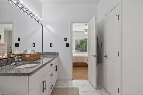 Bath - 112 Mainsail Dr #16, Hampton, VA 23664 photo 3 of 4