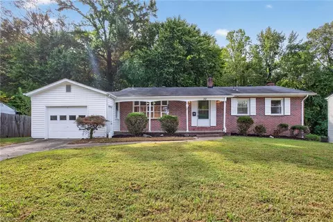 32 Garfield Dr, Newport News, VA 23608
