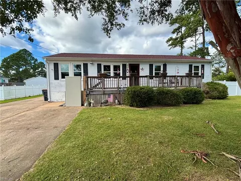 5 Trinity Dr, Poquoson, VA 23662