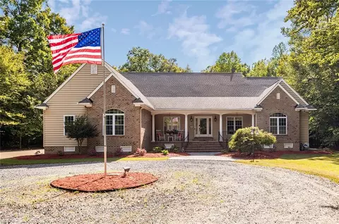 17134 Longview Dr, Smithfield, VA 23430