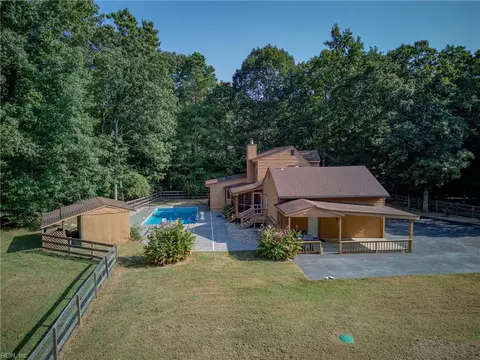 4387 Lake Prince Dr, Suffolk, VA 23434 photo 5