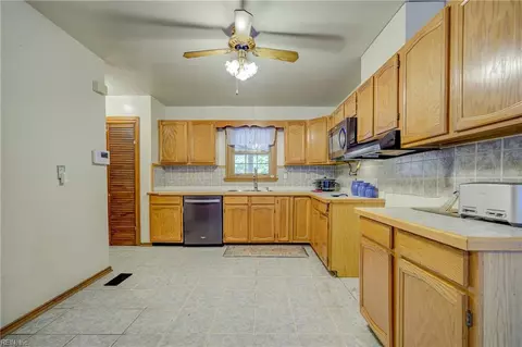 4387 Lake Prince Dr, Suffolk, VA 23434 photo 15