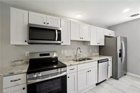 225 Knight St, Suffolk, VA 23434