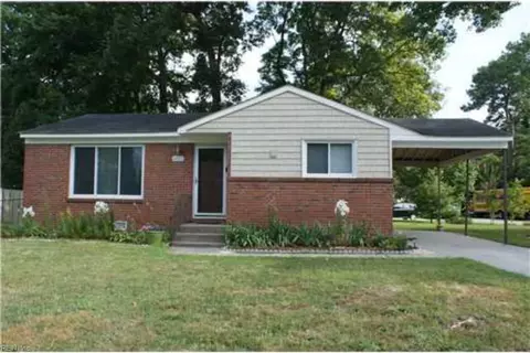 4833 Hinsdale St, Virginia Beach, VA 23462
