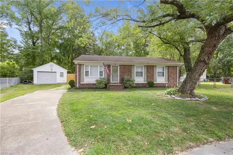 3103 Hillburn Dr, Chesapeake, VA 23323