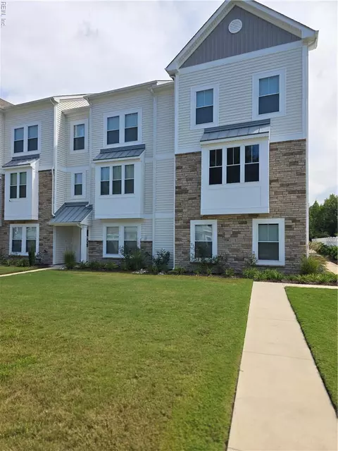 1005 Opal St #105, Suffolk, VA 23435