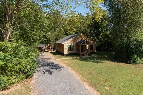14660 Meade Rd, Amelia Court House, VA 23002