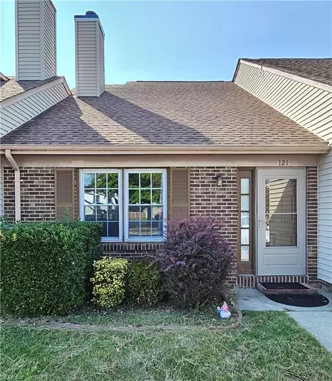 121 Parkway Dr, Hampton, VA 23669