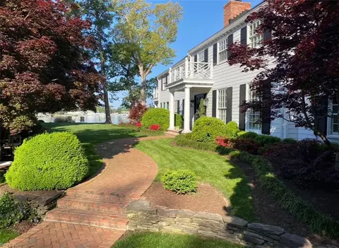 1105 Rose Ln, Virginia Beach, VA 23451