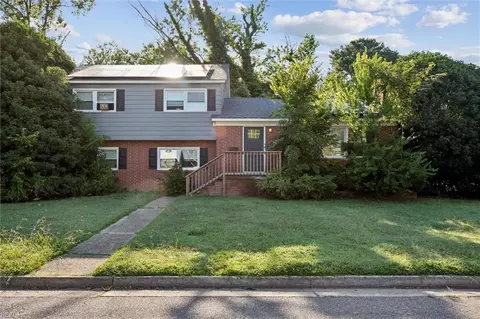 18 Brookfield Dr, Hampton, VA 23666